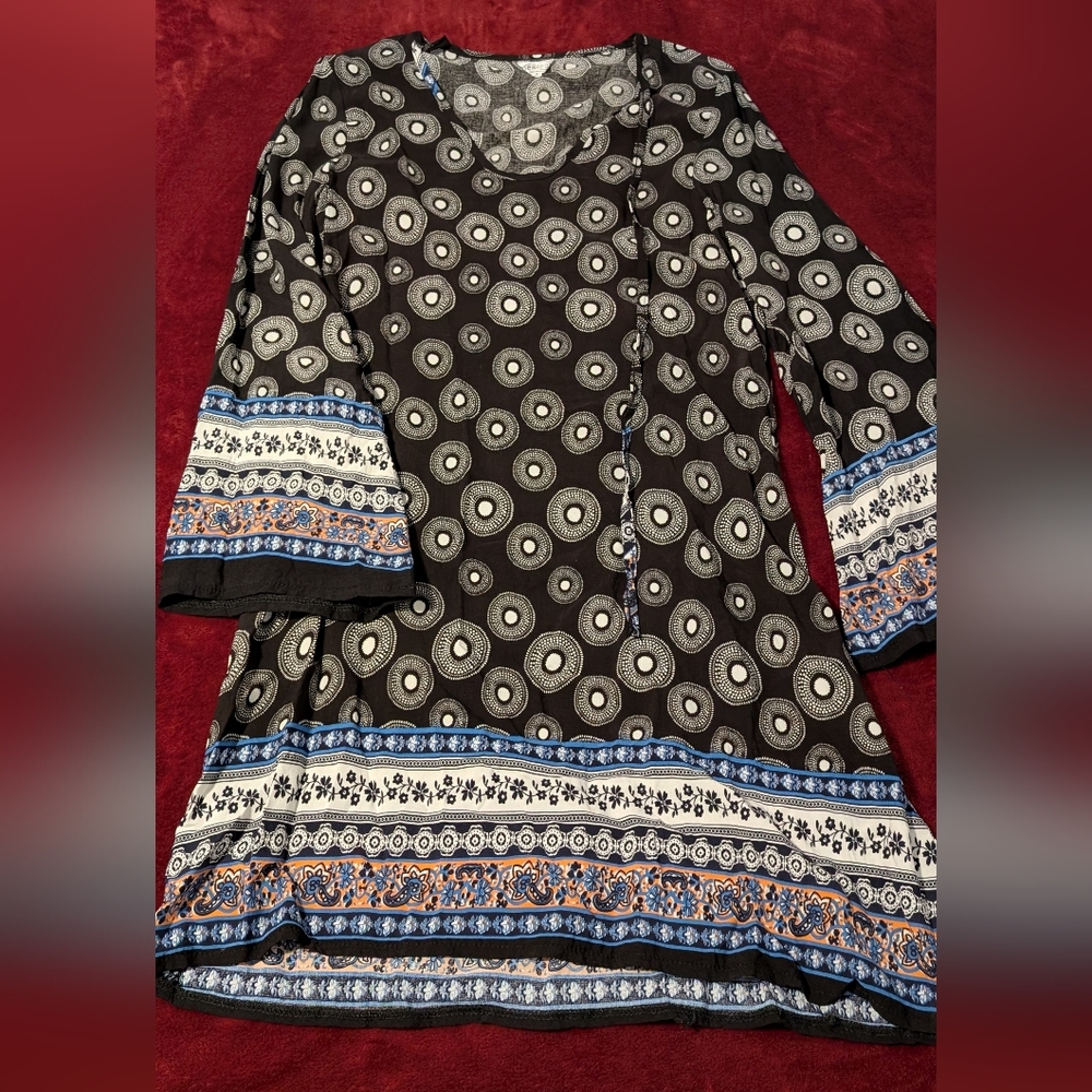 Chic Black and White Patterned Top